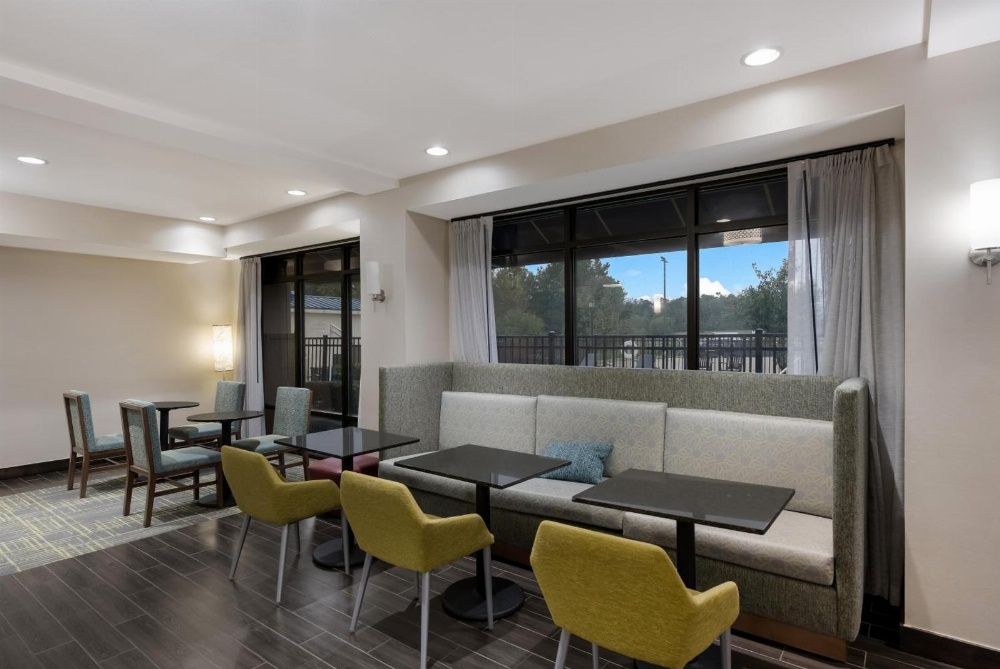 Hampton Inn By Hilton Marshall Main image