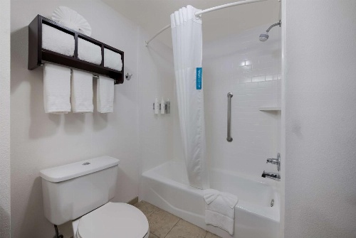 Hampton Inn By Hilton Marshall image 3