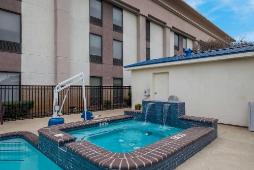 Hampton Inn By Hilton Marshall image 41