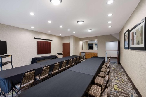 Hampton Inn By Hilton Marshall image 44