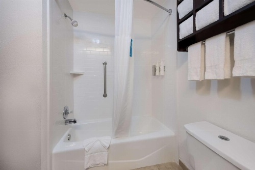 Hampton Inn By Hilton Marshall image 47
